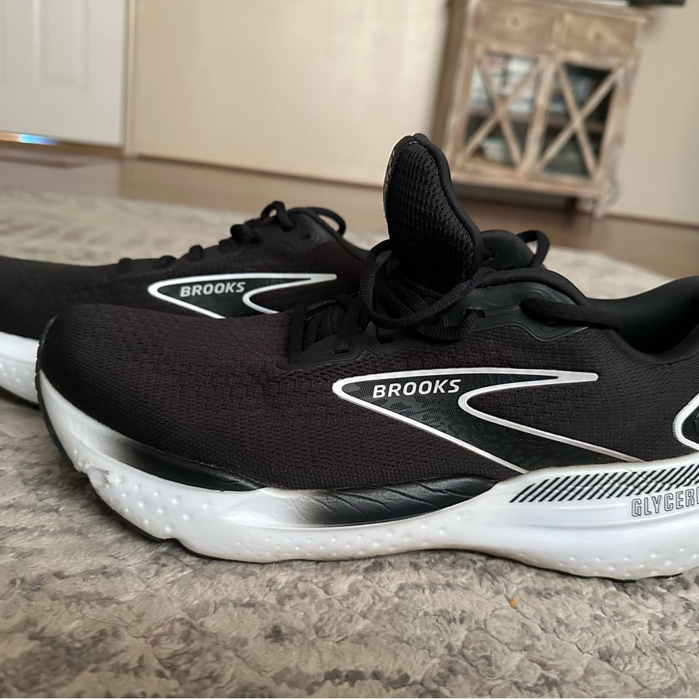 Brooks Black and White Sneakers